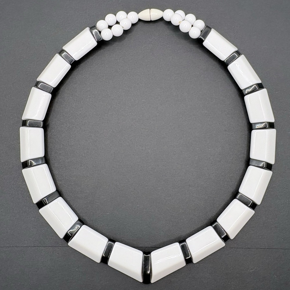 Vintage Avon 1989 Classic Lines Collar Necklace Geometric Black White Acrylic